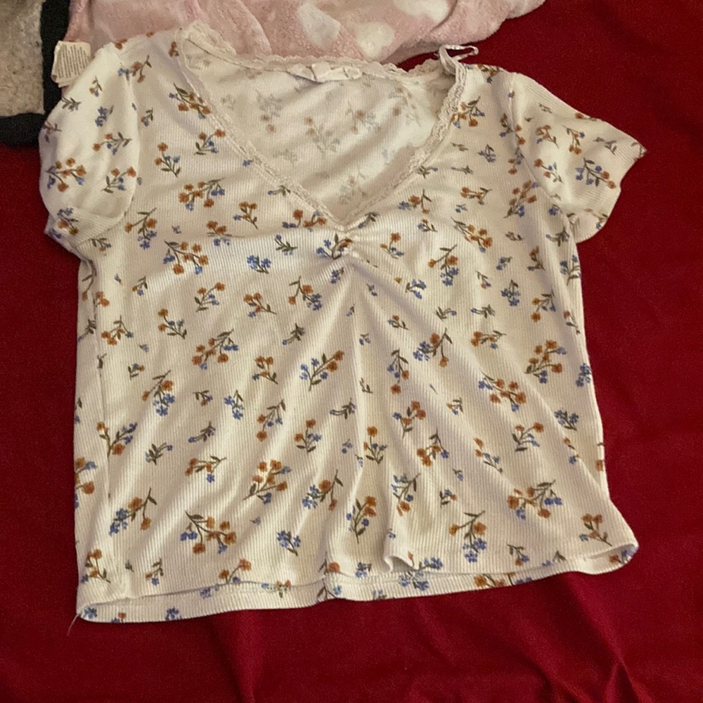 white shirt with flowers sooo cute!!